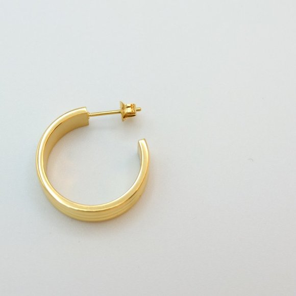 Brandi 18K Gold Plated Small Tri Hoop Earrings - Picture 7 of 11